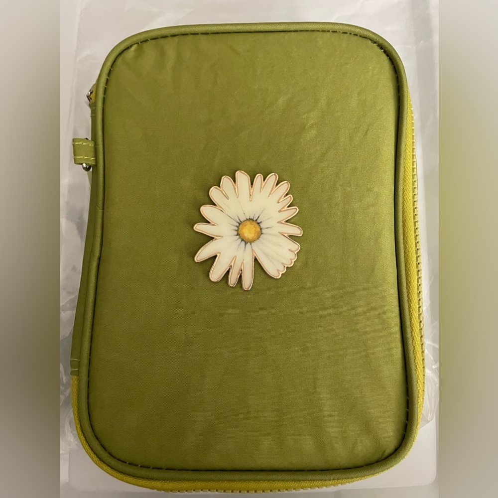 PLANNER PERFECT PEN CASE-Green with White Daisy 🌼